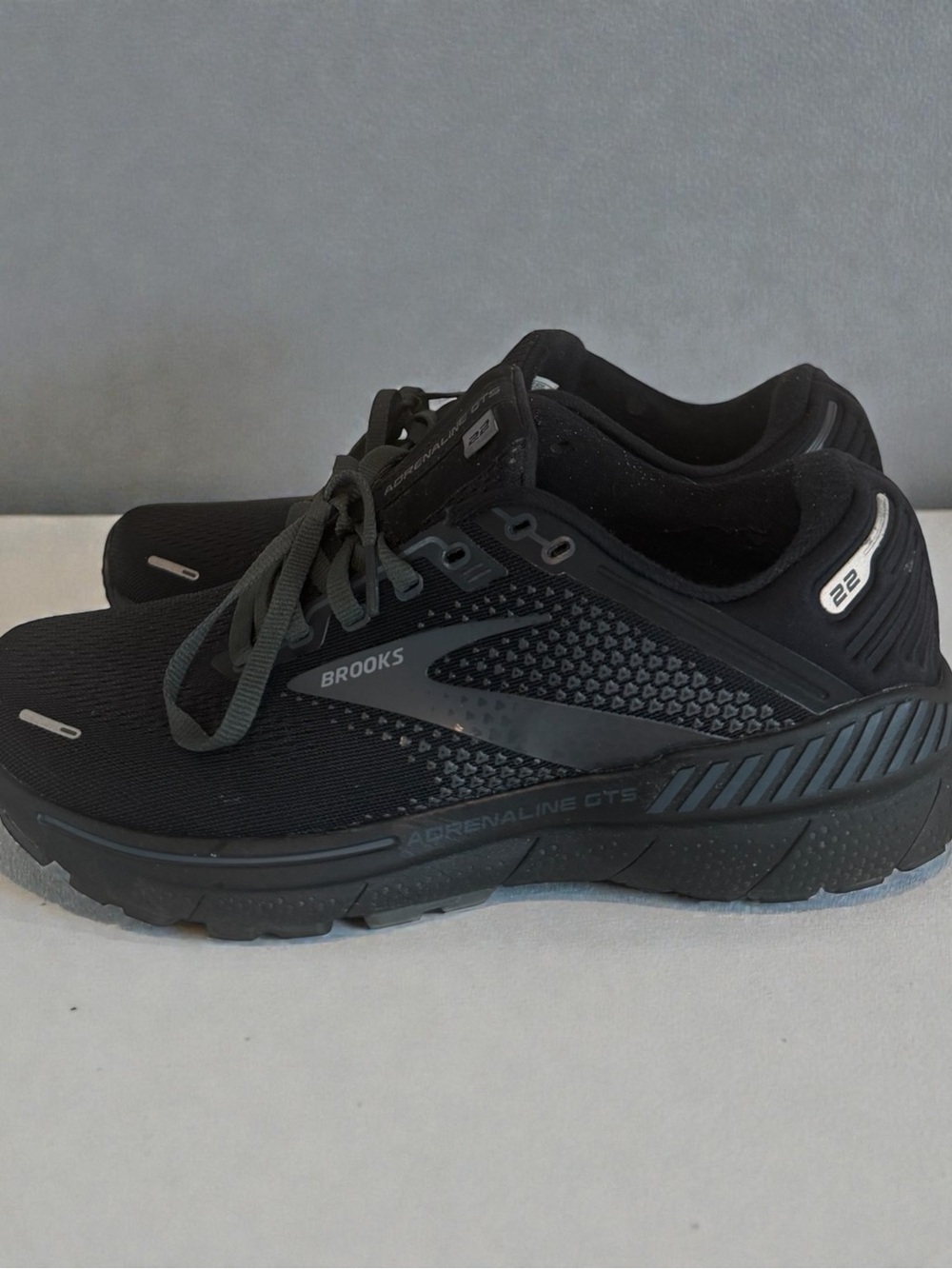 Brooks Adrenaline GTS 22 Women’s Running Shoes Size 10 Medium Black